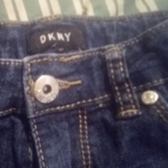 Dkny shorts. Barely worn. - Picture 3 of 4